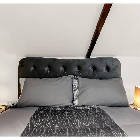 Sleek And Modern Studio With Minimalist Vibe Apartment Chelmsford Exterior photo