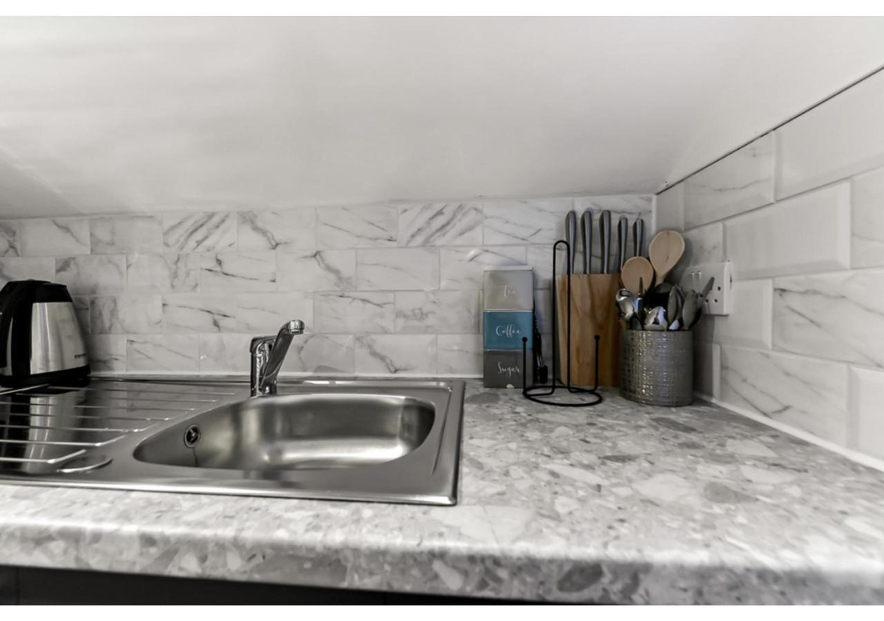 Sleek And Modern Studio With Minimalist Vibe Apartment Chelmsford Exterior photo