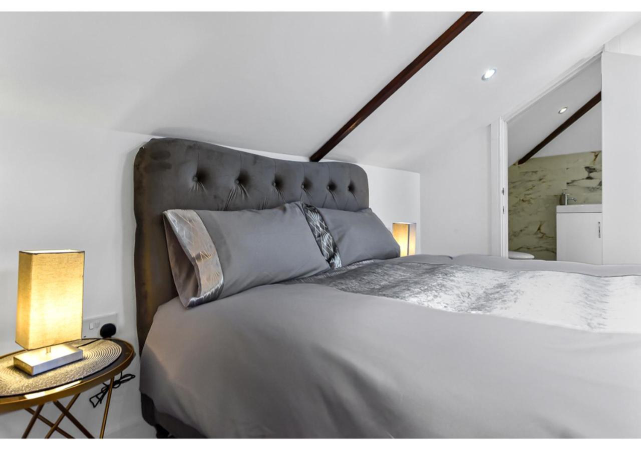 Sleek And Modern Studio With Minimalist Vibe Apartment Chelmsford Exterior photo