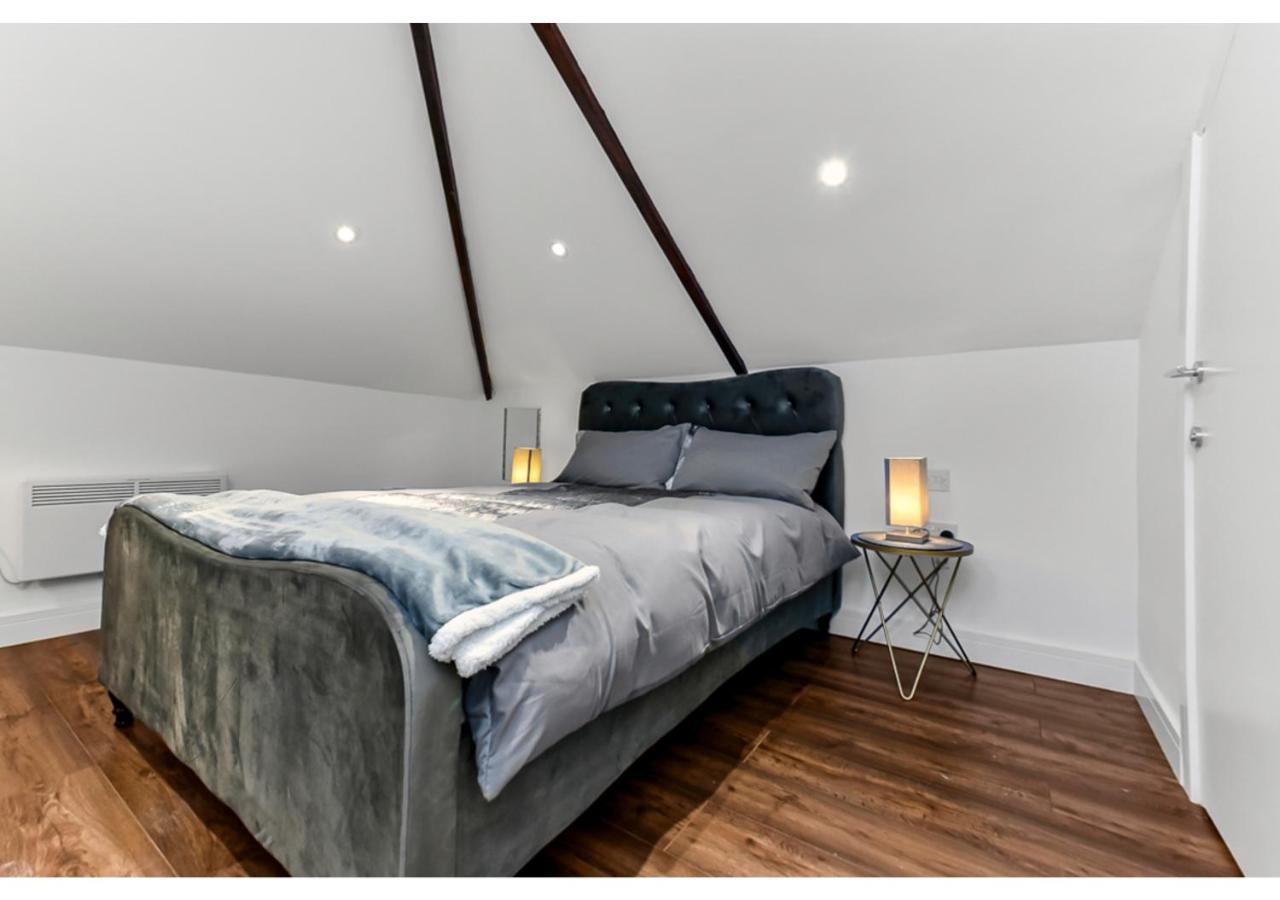 Sleek And Modern Studio With Minimalist Vibe Apartment Chelmsford Exterior photo