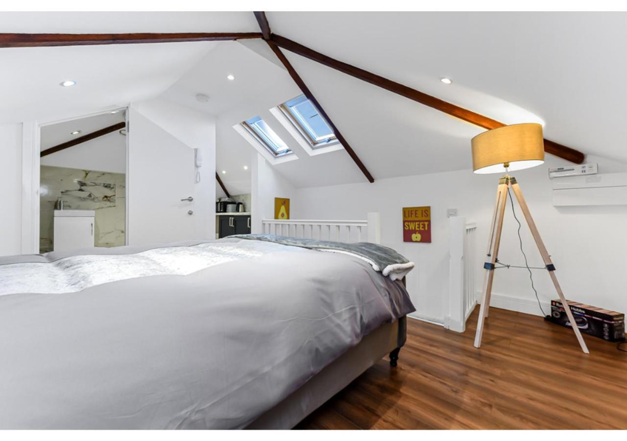 Sleek And Modern Studio With Minimalist Vibe Apartment Chelmsford Exterior photo
