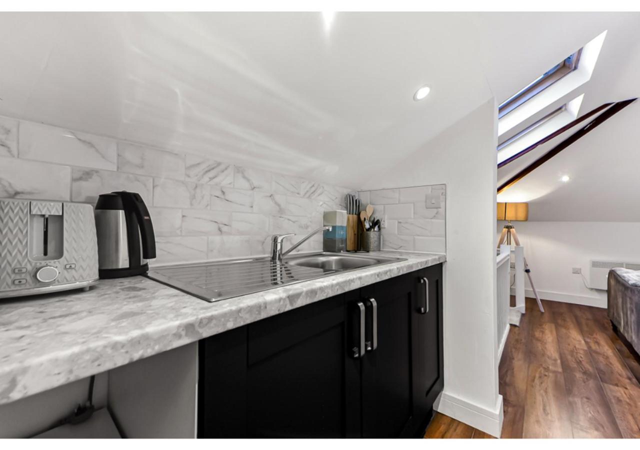 Sleek And Modern Studio With Minimalist Vibe Apartment Chelmsford Exterior photo