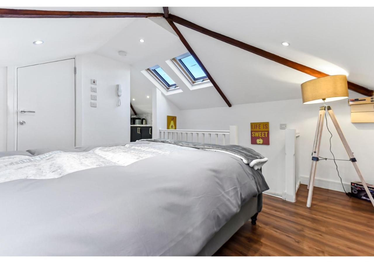 Sleek And Modern Studio With Minimalist Vibe Apartment Chelmsford Exterior photo