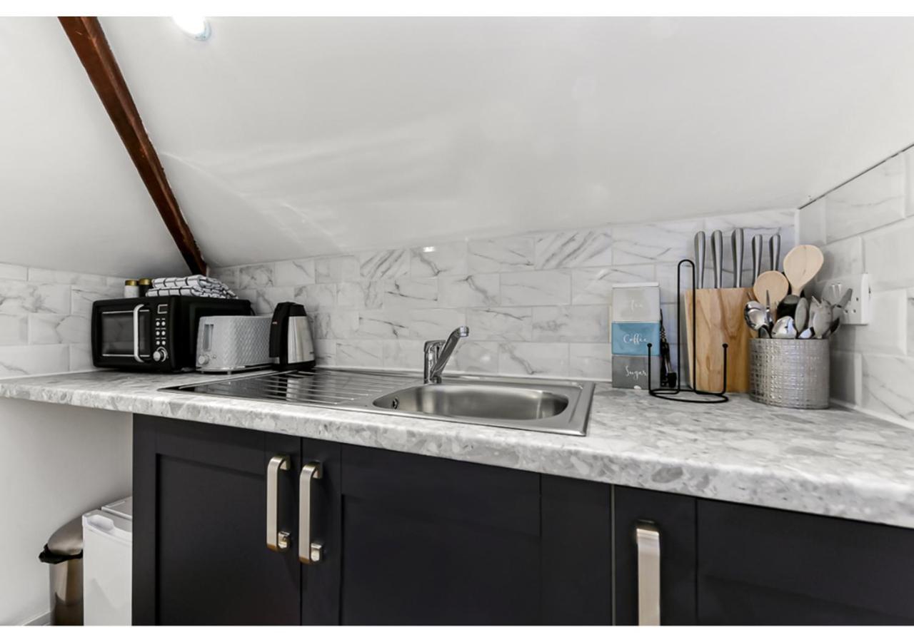 Sleek And Modern Studio With Minimalist Vibe Apartment Chelmsford Exterior photo
