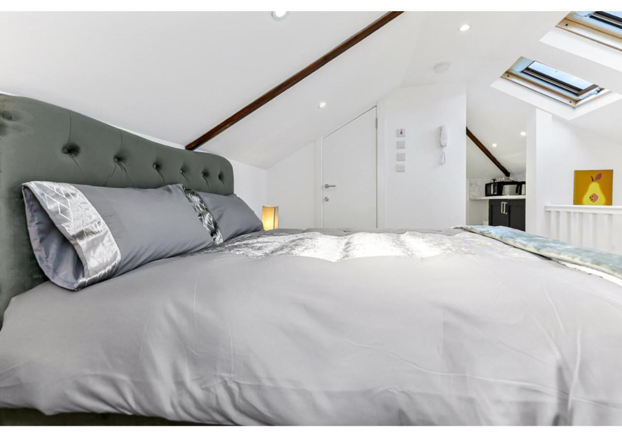 Sleek And Modern Studio With Minimalist Vibe Apartment Chelmsford Exterior photo