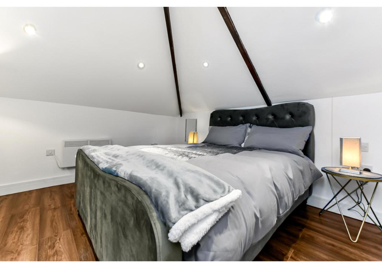 Sleek And Modern Studio With Minimalist Vibe Apartment Chelmsford Exterior photo