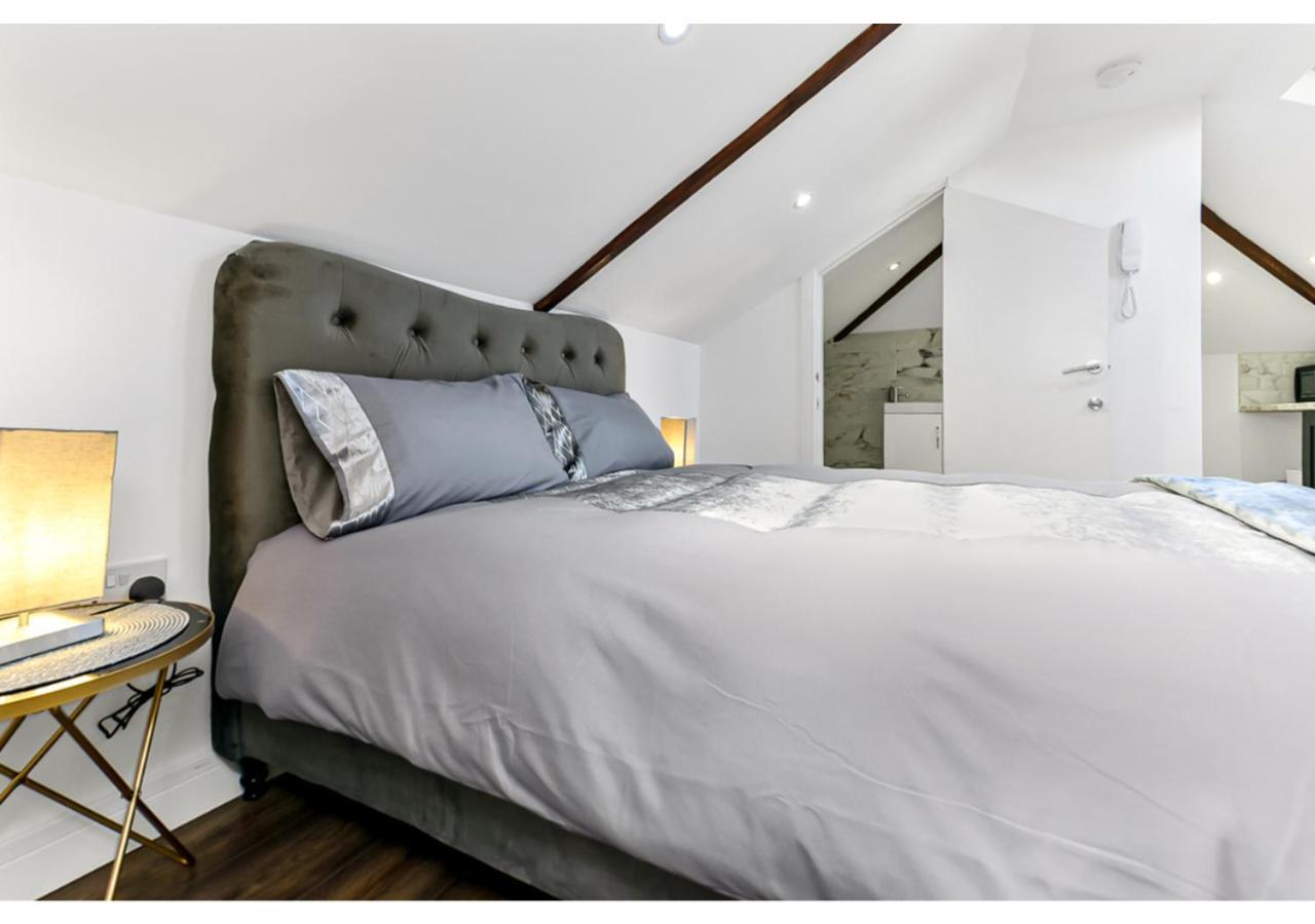 Sleek And Modern Studio With Minimalist Vibe Apartment Chelmsford Exterior photo